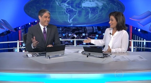 William Bonner e Renata Vasconcellos dão risadas ao vivo no "Jornal Nacional"