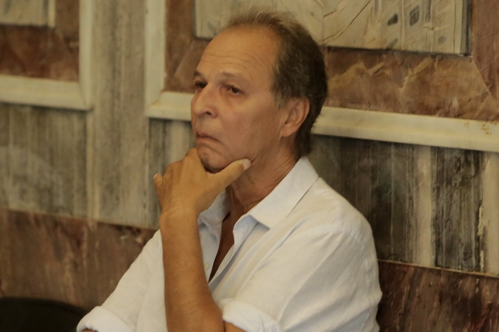 4.fev.2015 - Corpo de Odete Lara é velado no Parque Lage, no Rio de Janeiro. O diretor, roteirista e autor de novelas Euclydes Marinho, que também foi casado com a artista, chegou ao velório e não quis falar com a imprensa - Marcello Sá Barreto/AgNews