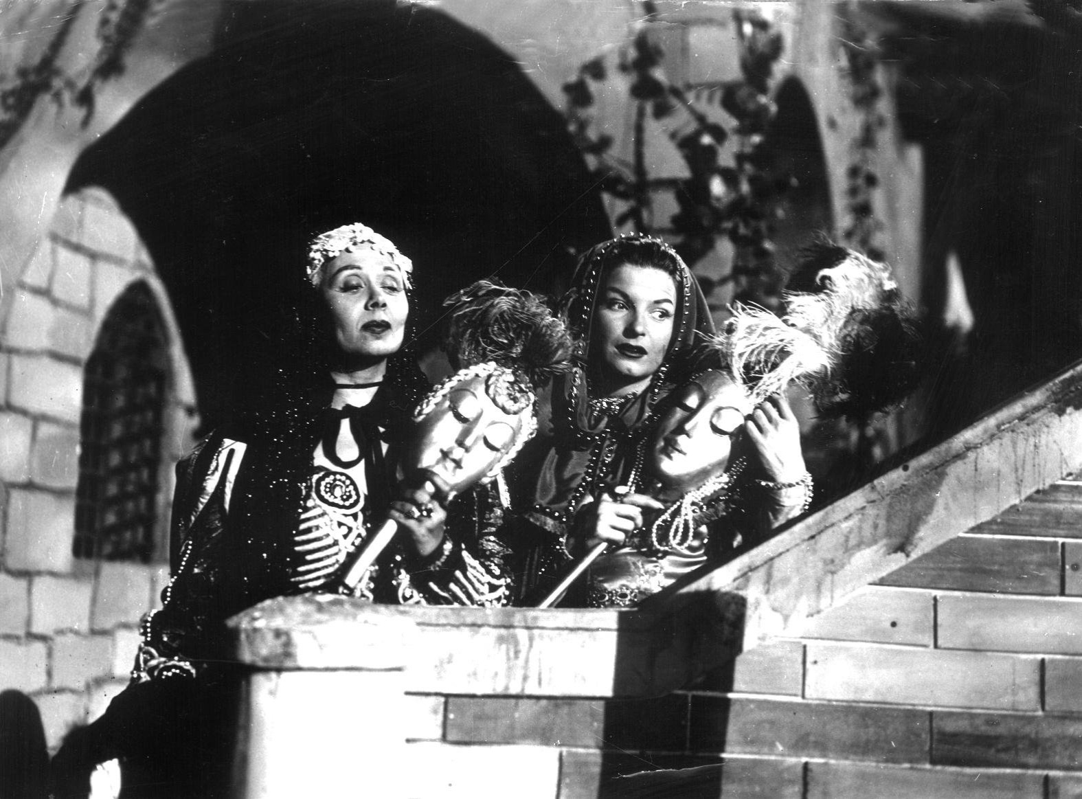 As atrizes Dercy Gonçalves e Odete Lara em cena do filme "Uma Certa Lucrécia", realização de Fernando de Barros (1964) - Divulgação