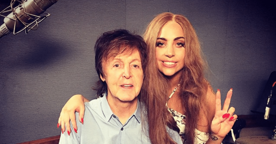 Lady Gaga e Paul McCartney se unem para gravar nova canção. Cantora postou imagem do studio no Instagram