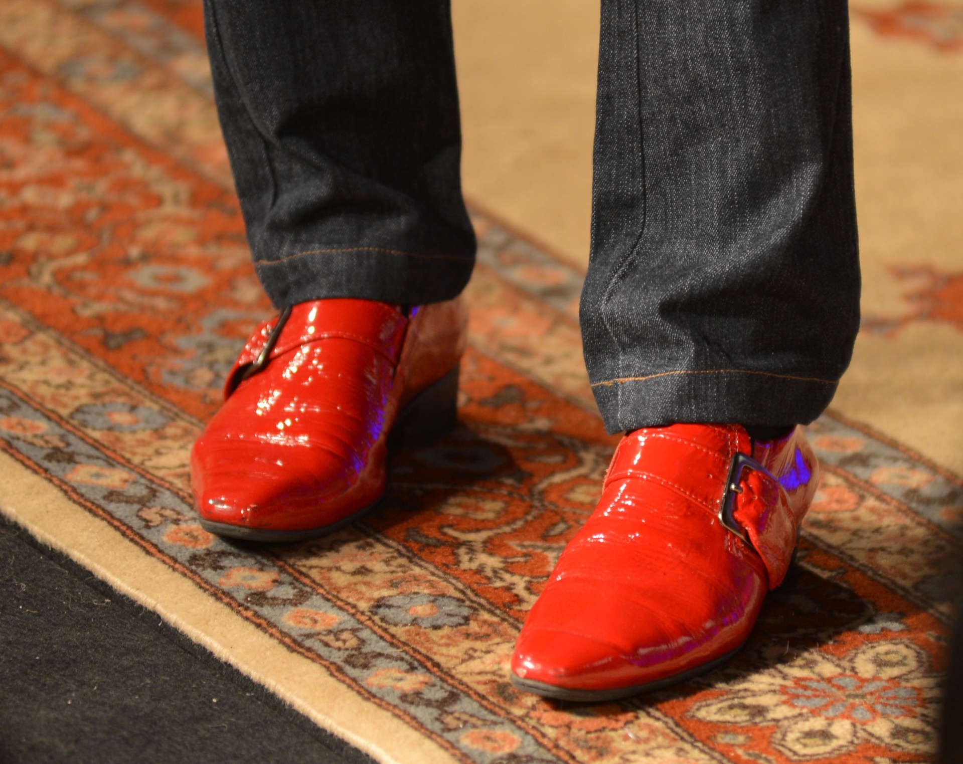 3.fev.2015 - Detalhe dos sapatos da dupla gospel Daniel e Samuel durante a gravação do DVD "Promessas Sertanejas". No figurino, os artistas usam detalhes que remetem ao sertanejo secular - André Durão/UOL