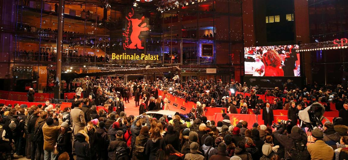 Visão geral do público no tapeto vermelho  durante a festa de gala da 65ª Berlinale - Fabrizio Bensch/Reuters