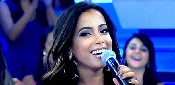 Anitta durante a sua participação no programa "A Hora do Faro" 