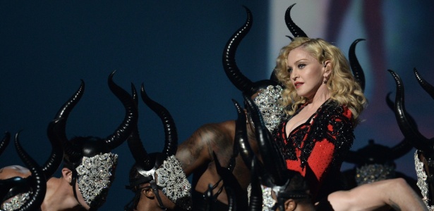 A cantora Madonna se apresenta durante o entrega do prêmio Grammy 2015 - Robyn Beck/AFP Photo
