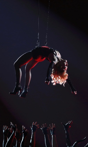 08.fev.2015 - A cantora Madonna se apresenta durante o entrega do prêmio Grammy 2015