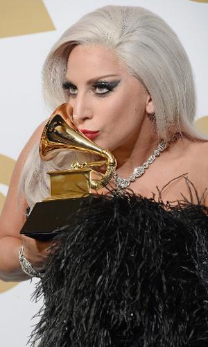 08.fev.2015 - Lady Gaga ganhou o Grammy por melhor álbum vocal pop tradicional junto com Tony Bennett