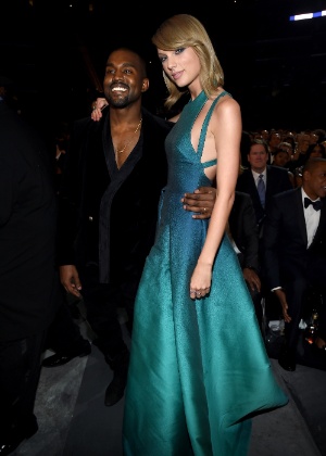 8.fev.2015 - Kanye West e Taylor Swift posam juntos no Grammy, sinalizando que as diferenças ficaram no passado... #sqn - Larry Busacca/Getty Images