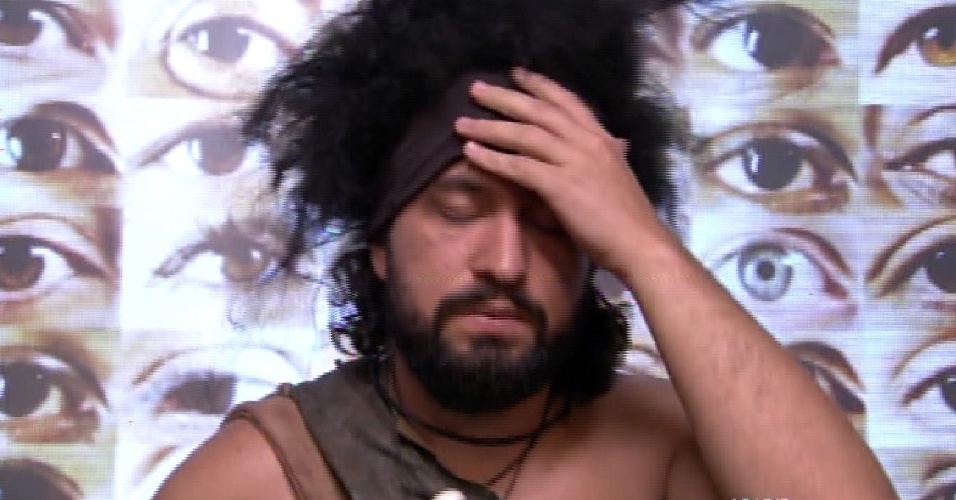 8.fev.2015 - Marco vota em Luan para o terceiro paredão do "BBB15"