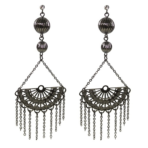 Brinco com franja de correntes, da Olha Que Linda. Preço: R$ 52. Informações: www.olhaquelinda.com.br | Preço e disponibilidade pesquisados em fevereiro de 2014 e sujeitos a alterações - Divulgação