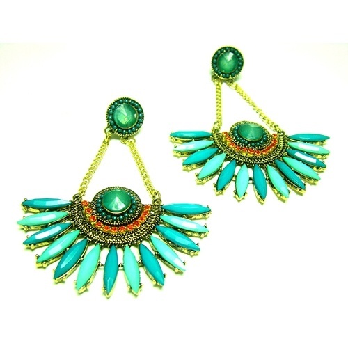 Brinco em ouro velho com pedras, da Agata Jolie Ateliê à venda na Elo7. Preço: R$ 34,90. Informações: www.elo7.com.br | Preço e disponibilidade pesquisados em fevereiro de 2014 e sujeitos a alterações - Divulgação