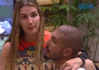 "Raspei tudo", diz Aline a Fernando após banho - Reprodução / TV Globo