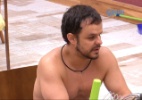 Adrilles pergunta se Aline vai pular em Fernando durante castigo do monstro - Reprodução/TV Globo