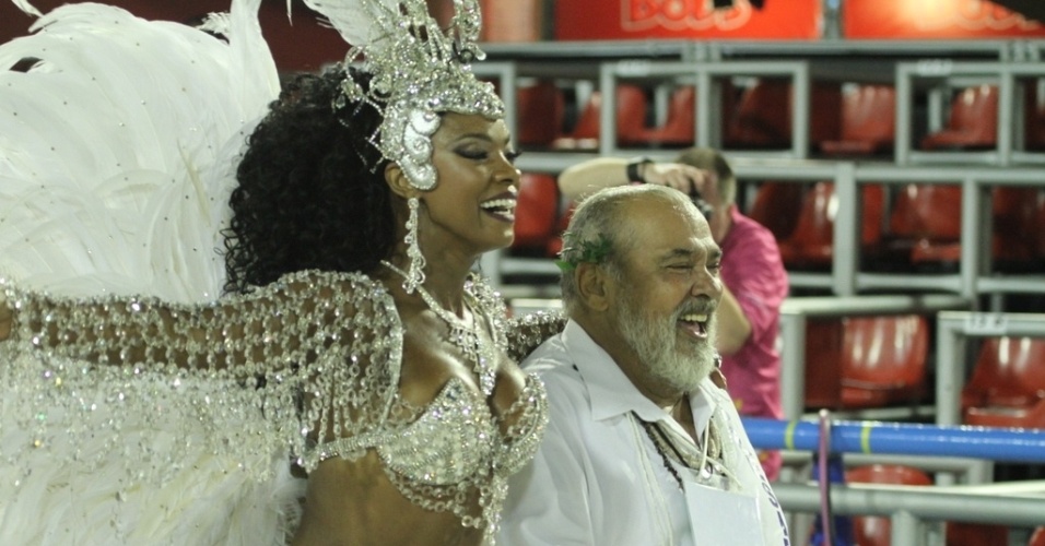 Fev.2015 - Elenco prepara o desfile da União de Santa Teresa, na Marquês de Sapucaí. O Carnaval da novela "Império" terá a volta do Comendador e atentado no sambódromo