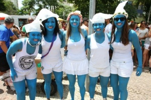 Veja as fantasias mais curiosas e inteligentes do Carnaval de rua ...