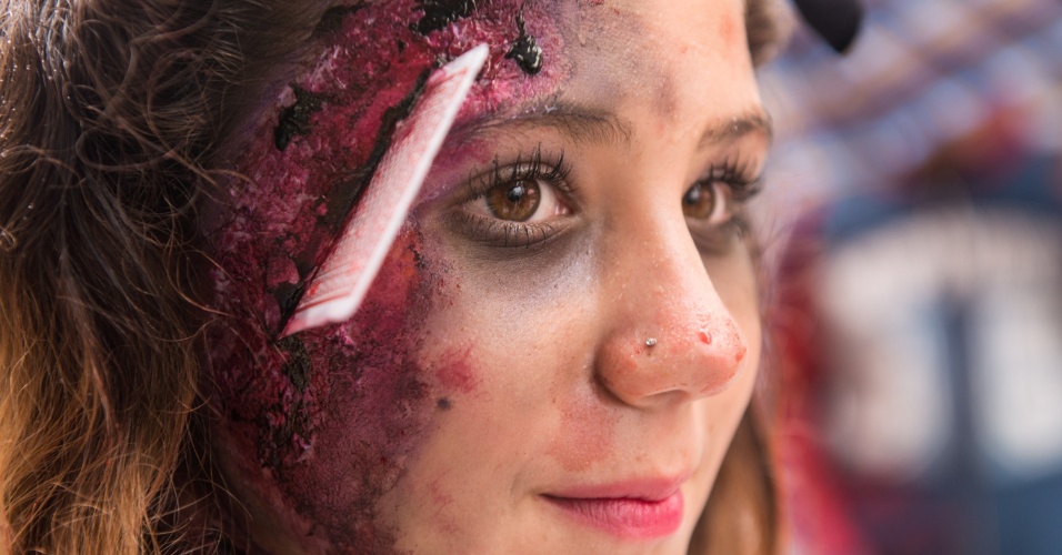 Pouco convencional, Zombie Walk desfila pelas ruas de 