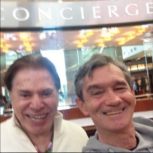 18;fev.2015 - Serginho Groisman registrou um encontro com seu ex-patrão, o dono do SBT Silvio Santos, na noite dessa quarta-feira. No instagram, o apresentador uma selfie dos dois juntos e comentou. "Bacana rever um gênio da TV #silviosantosvemai"