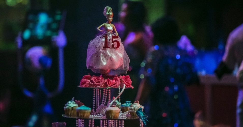 24.jan.2014 - Decoração da primeira festa do "BBB15" tem tema Baile de Debutantes