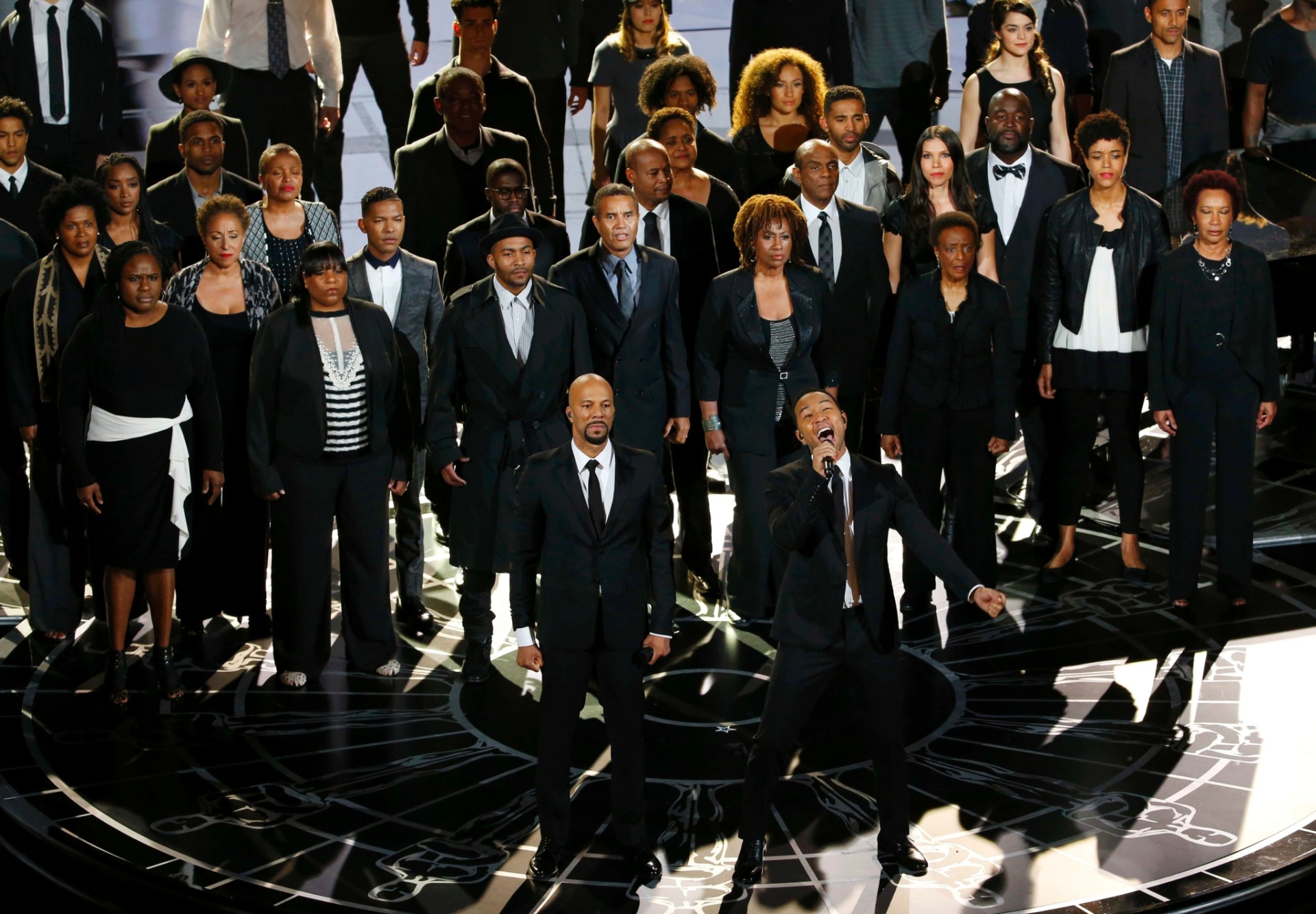 22.fev.2015 - Common e John Legend apresentam a música "Glory", vencedora na categoria melhor canção original - Reuters