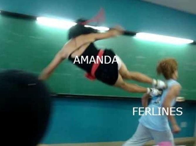 23.fev.2015 -  O convite de Fernando para Amanda no "BBB15" foi comparado a uma voadora da empresária na torcida Ferline, que apoia o casal Fernando e Aline no reality show