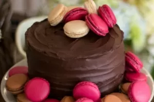 Decorando um bolinho de 2 andares, todo em pasta americana