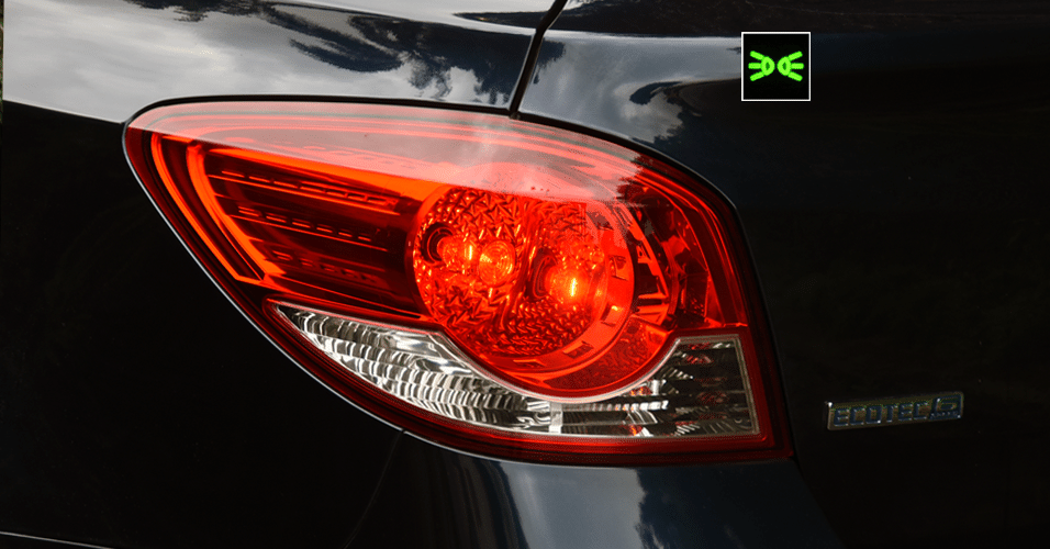 Lanterna traseira/farol Chevrolet Cruze - Murilo Góes/UOL