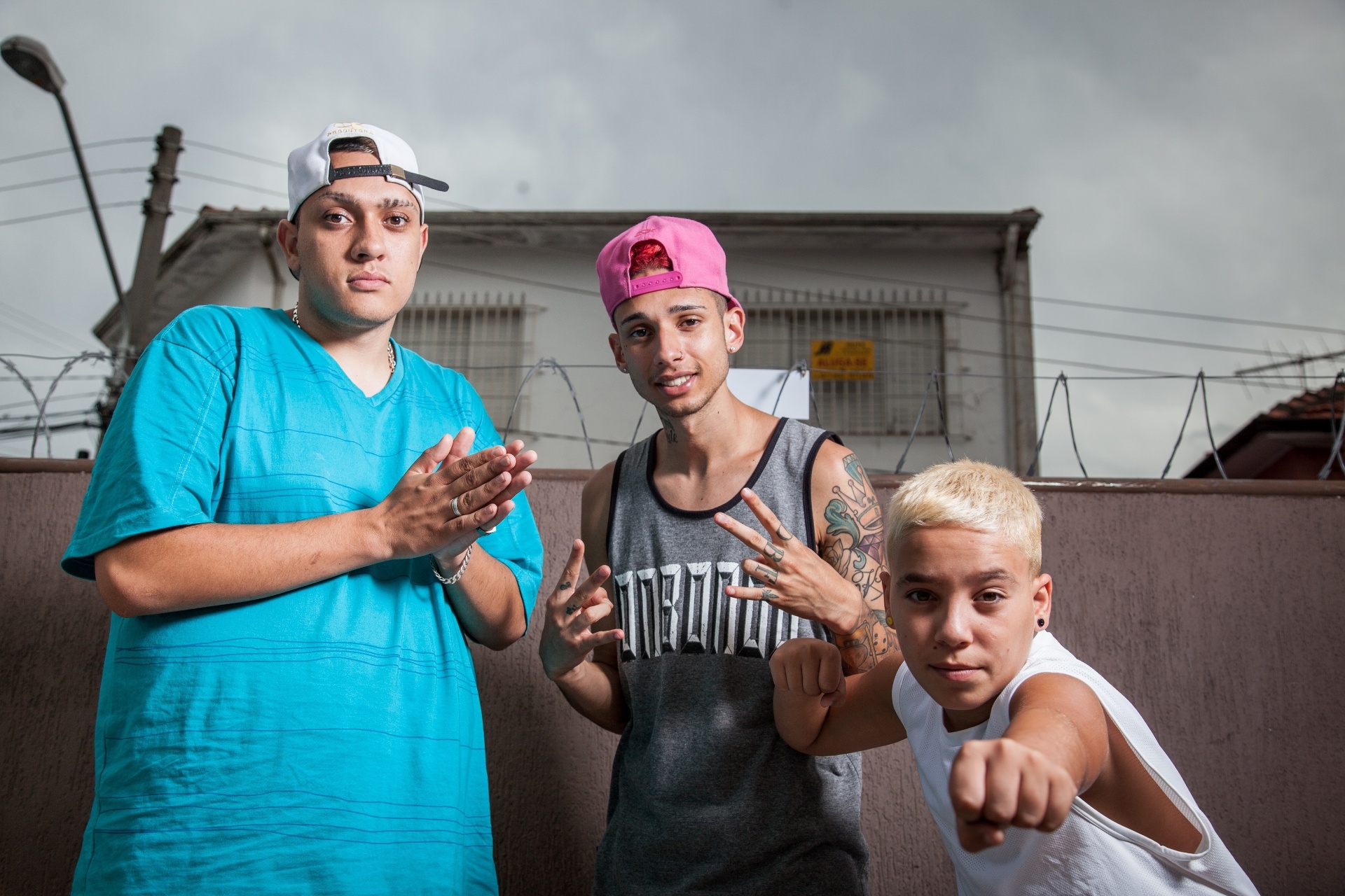 25.fev.2015 - MC Bin Laden, MC 2K e MC Pikachu posam para foto na varanda da KL Produtoral na zona sul de São Paulo - Simon Plestenjak/UOL