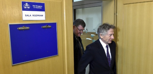 O cineasta Roman Polanski e seu advogado Jan Olszewski deixam sala do tribunal de Cracóvia - Jacek Bednarczyk/EFE