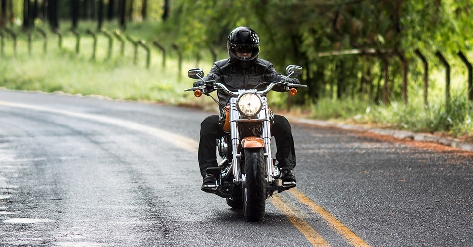Fotos Harley  Davidson  Fat  Boy  2019 passeia em Caldas 