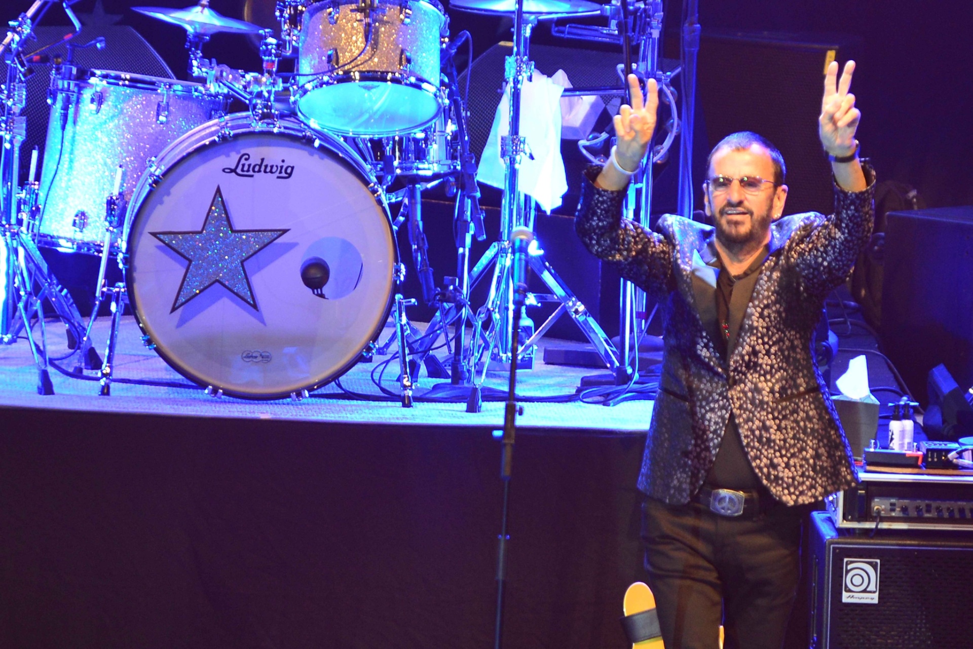 26.fev.2015 - Ringo Starr se apresenta no palco do HSBC Brasil, na zona sul de São Paulo, na noite desta quinta-feira, com sua All-Starr Band - Teca Lamboglia/HSBC Brasil