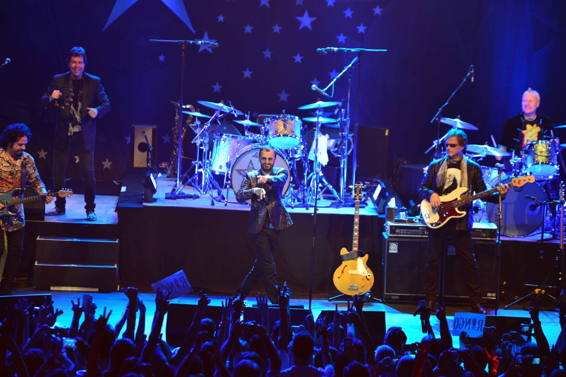 26.fev.2015 - Ringo Starr se apresenta no palco do HSBC Brasil, na zona sul de São Paulo, na noite desta quinta-feira, com sua All-Starr Band - Teca Lamboglia/HSBC Brasil