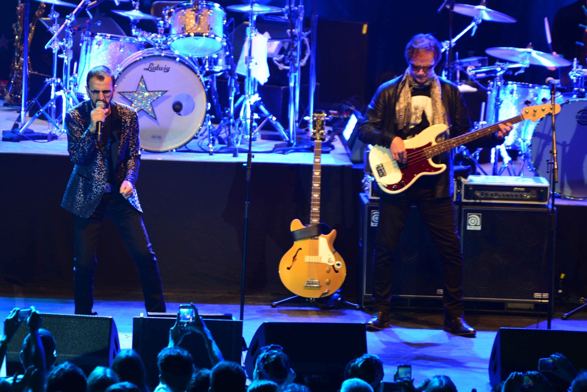 26.fev.2015 - Ringo Starr se apresenta no palco do HSBC Brasil, na zona sul de São Paulo, na noite desta quinta-feira, com sua All-Starr Band - Teca Lamboglia/HSBC Brasil