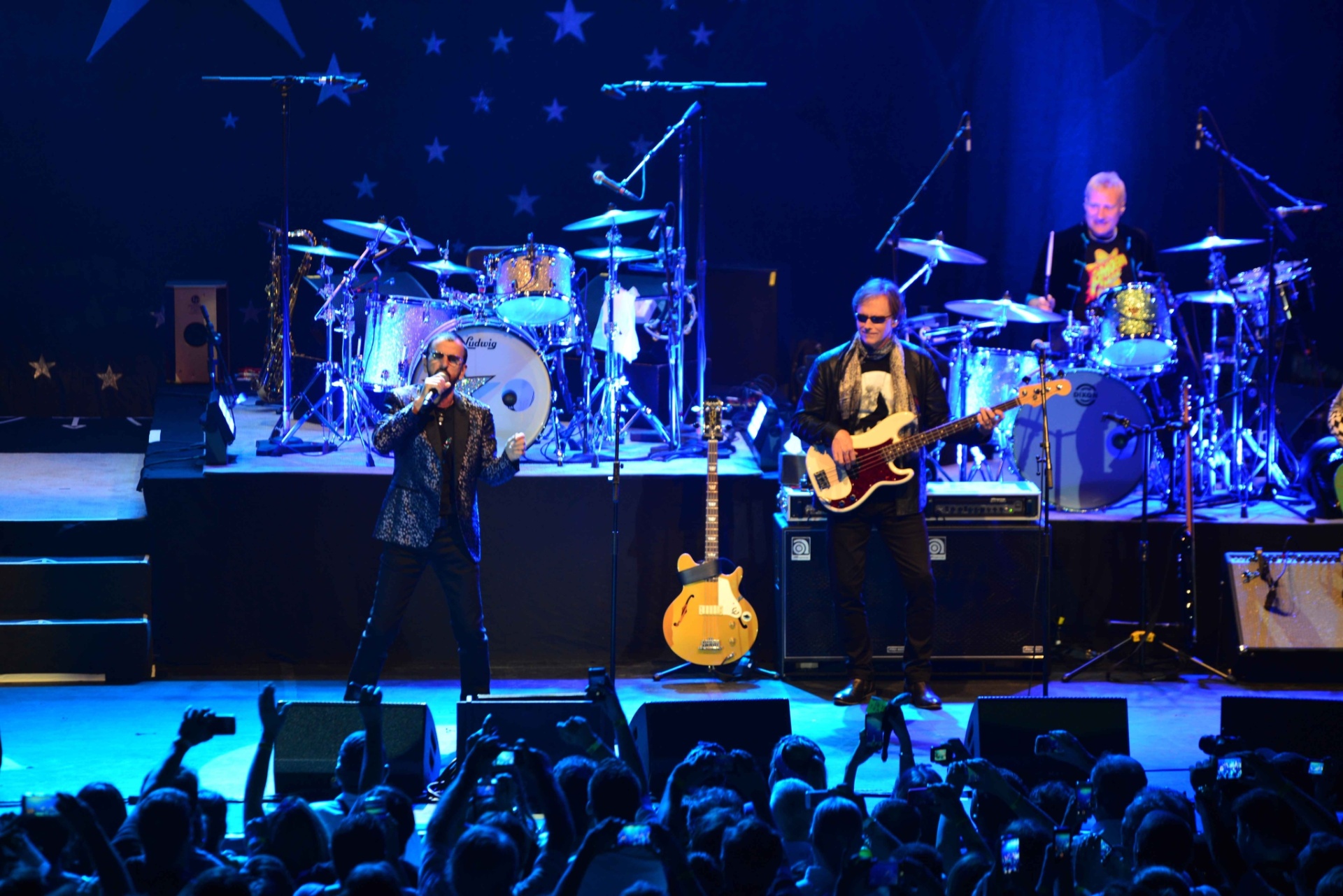 26.fev.2015 - Ringo Starr se apresenta no palco do HSBC Brasil, na zona sul de São Paulo, na noite desta quinta-feira, com sua All-Starr Band - Teca Lamboglia/HSBC Brasil