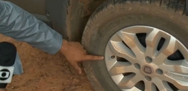 Carro de reportagem da Globo tem pneus esvaziados por manifestantes na BA