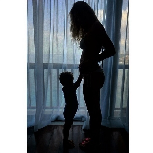 Luana Piovani anuncia gravidez de gêmeos com vídeo no Instagram
