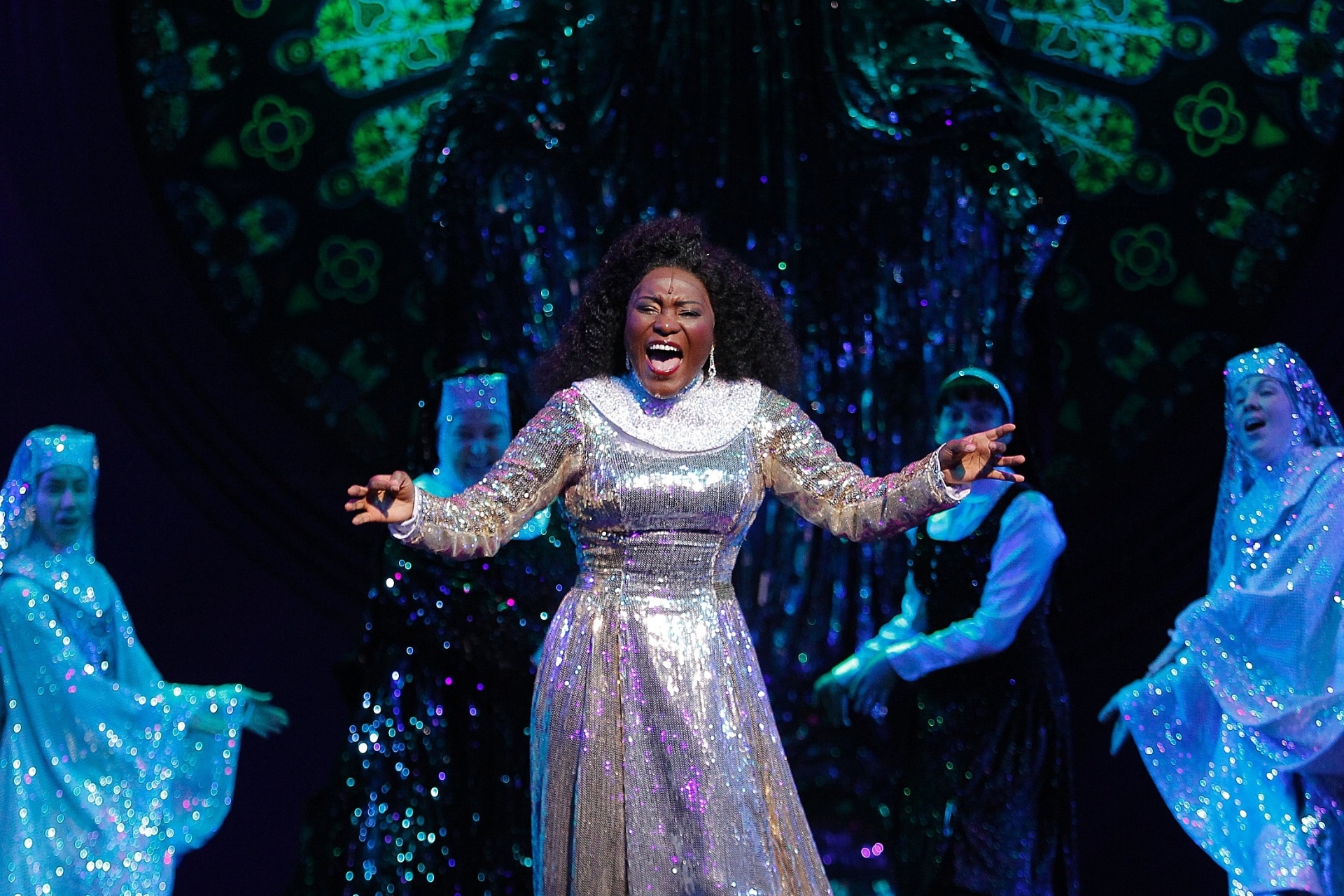 2.mar.2015 - Passagem de cena do musical "Mudança de Hábito", que estreia no dia 5 de março, no teatro Renault, em São Paulo - Reinaldo Canato/UOL