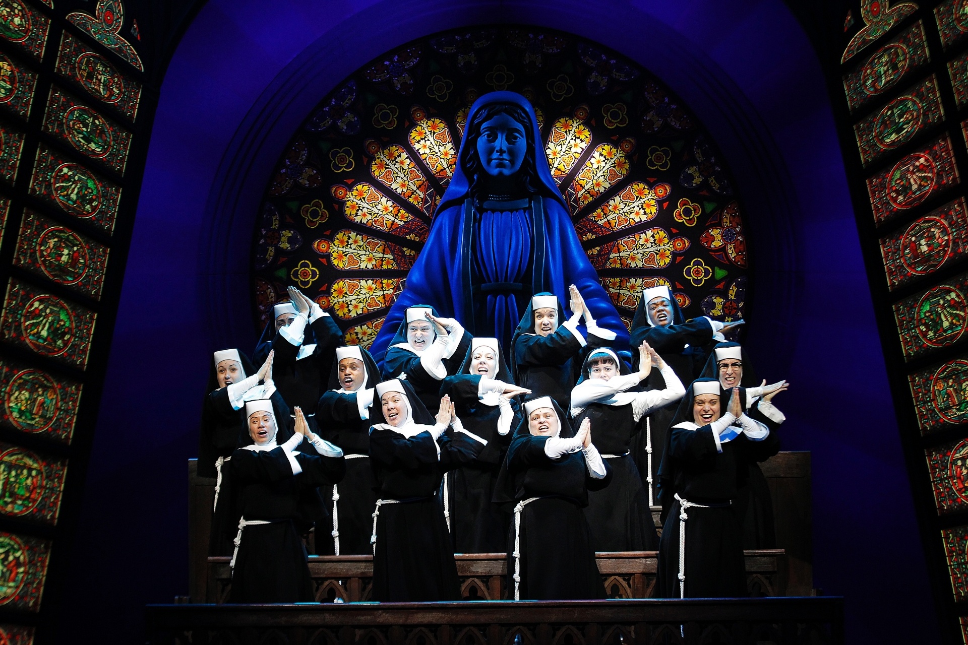 2.mar.2015 - Passagem de cena do musical "Mudança de Hábito", que estreia no dia 5 de março, no teatro Renault, em São Paulo - Reinaldo Canato/UOL