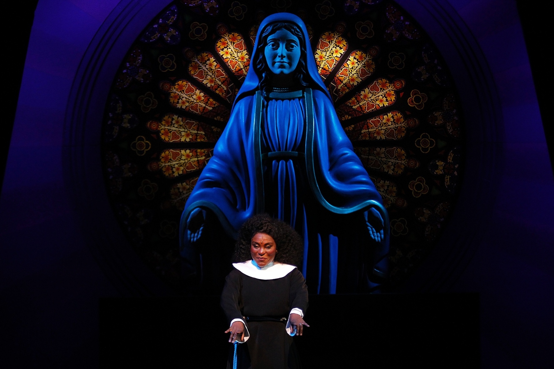 2.mar.2015 - Passagem de cena do musical "Mudança de Hábito", que estreia no dia 5 de março, no teatro Renault, em São Paulo - Reinaldo Canato/UOL