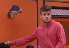 Rafael faz questão de acordar Amanda para fazer Raio-X: "Talitinha precisa" - Reprodução/TV Globo
