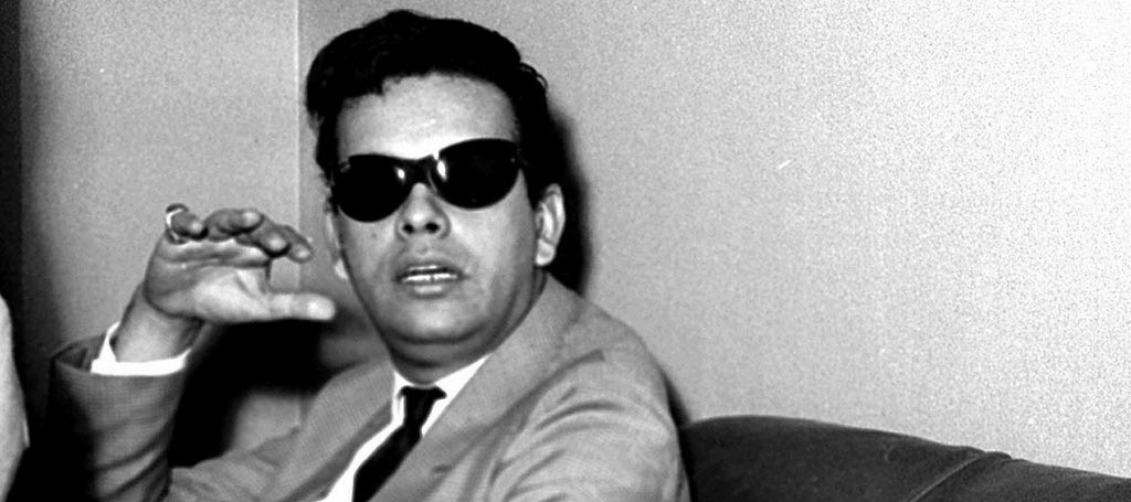 O cantor Cauby Peixoto, em 1965. Neste ano gravou o LP "Porque Só Penso Em Ti", música título, que assim como as outras 11 do disco eram de autoria da dupla Jair Amorim e Evaldo Gouveia - Acervo UH