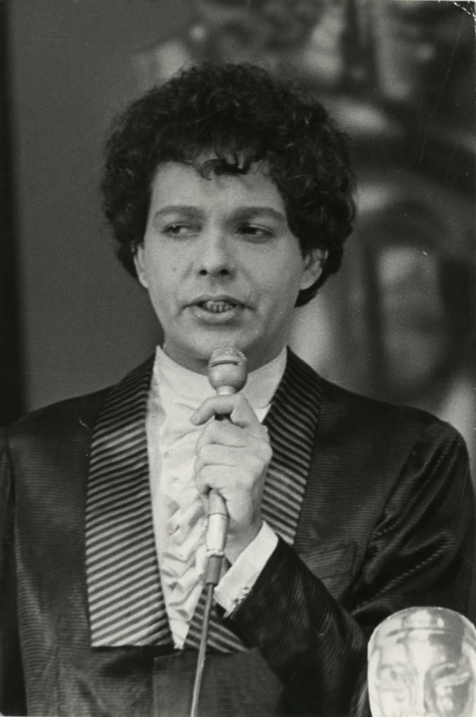 O cantor Cauby Peixoto durante apresentação, em 1970. Cauby venceu o Festival de San Remo, na Itália, com a canção "Zíngara". - Divulgação