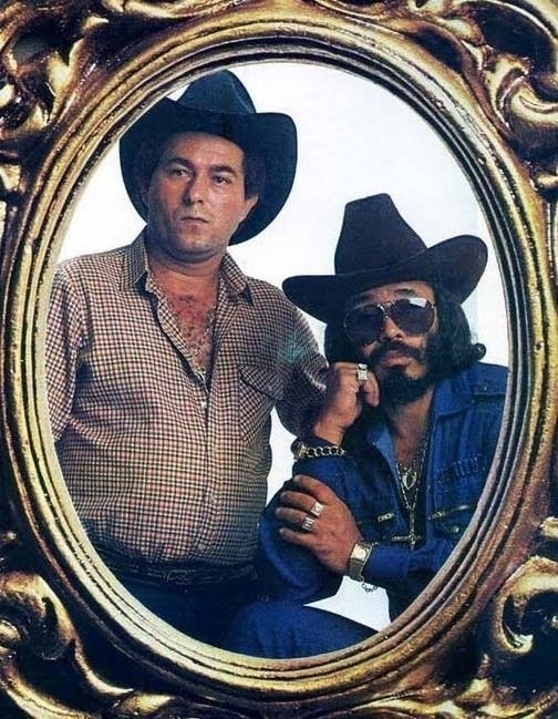 Depois do início em São Paulo, a dupla mudou-se para Londrina (PR). Lá começou a cantar em um estúdio de gravação de jingles comerciais - Divulgação