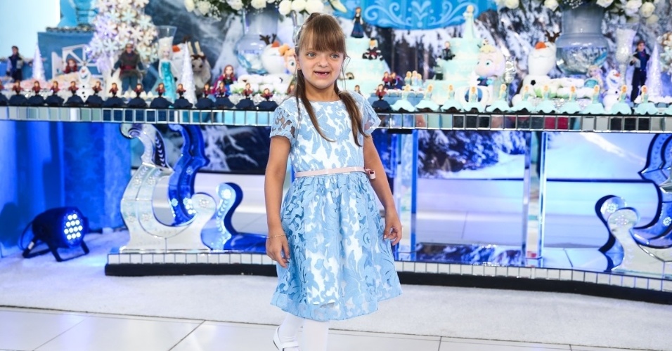 4.mar.2015 - Sorridente, Rafa Justus vai ao aniversário de cinco anos das pequenas gêmeas Isabella e Helena, em São Paulo com festa inspirada no filme "Frozen", da Disney