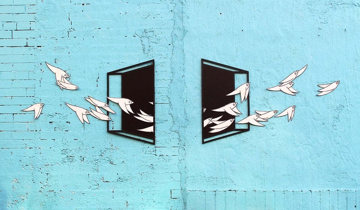 No playground urbano de Aakash Nihalani - Artista plástico indiano, Nihalani tem a rua como uma de suas plataformas. Para construir instalações interativas que criam ilusões de óptica, usa materiais simples como papelão, fita adesiva colorida e imãs. Esta arte é uma parceria com o coletivo Know Hope, de Tel Aviv - Reprodução/eyescreamsunday.com