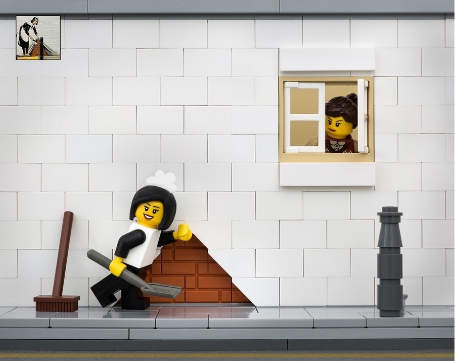 O fotógrafo canadense, Jeff Friesen, usou as peças de Lego da filha June, de oito anos, para recriar obras do artista britânico Banksy, conhecido por sua arte de rua subversiva - Jeff Friesen/thebrickfantastic.com/Reprodução