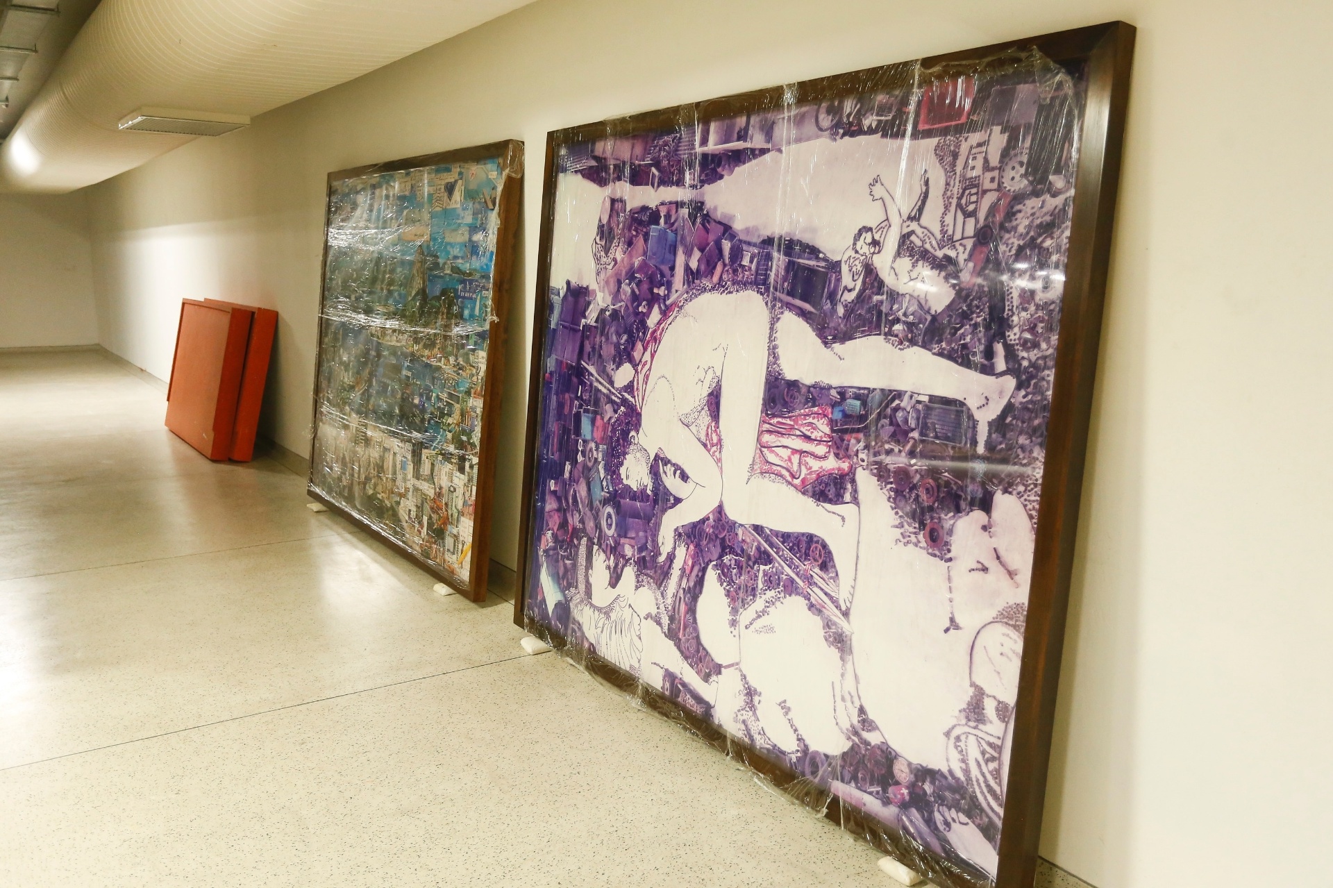 Obra "Pictures of Junk"(2006), de Vik Muniz, apreendida durante a operação Lava Jato, que apura irregularidades na Petrobras, estão agora no acervo do Museu Oscar Niemeyer (MON) - Daniel Derevecki/UOL