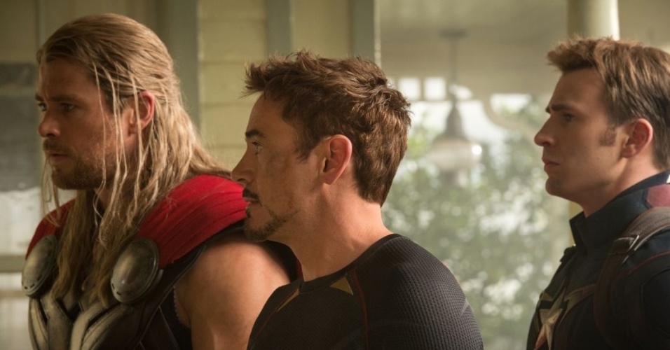 Thor (Chris Hemsworth), Tony Stark (Robert Downey Jr.) e Capitão América (Chris Evans) durante as gravações
