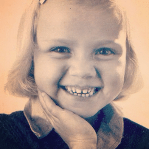 6.mar.2015 - Eliana voltou no tempo e mostrou seu sorriso de quando era uma pequena menina. A apresentadora relembrou sua infância em uma imagem postada no Instagram nesta sexta-feira