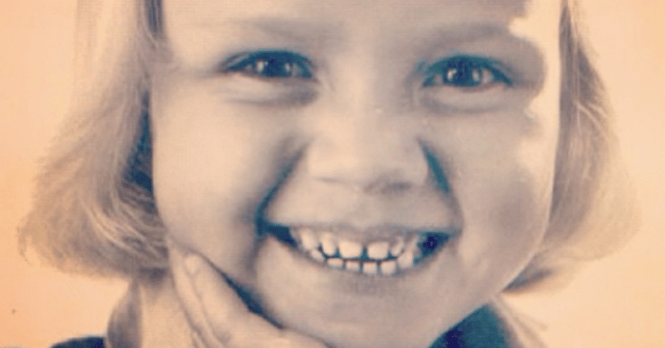 6.mar.2015 - Eliana voltou no tempo e mostrou seu sorriso de quando era uma pequena menina. A apresentadora relembrou sua infância em uma imagem postada no Instagram nesta sexta-feira