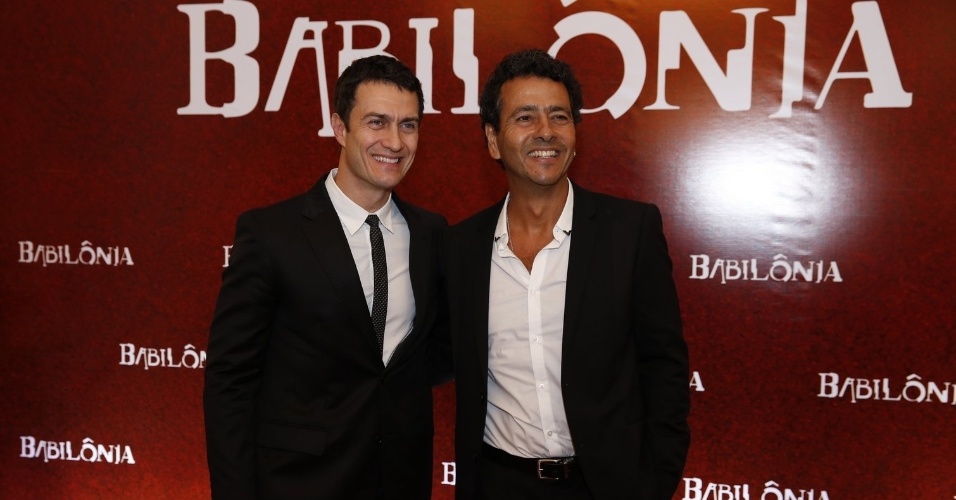 7.mar.2015 - Os atores Gabriel Braga Nunes e Marcos Palmeira chegam à festa de "Babilônia", no Copacabana Palace, no Rio