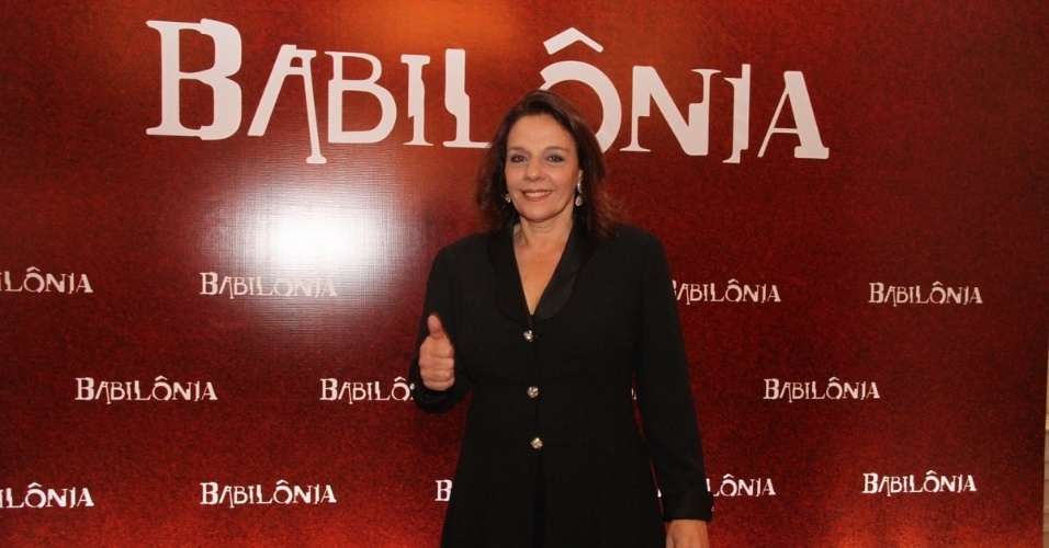 7.mar.2015 - A atriz Rosi Campos chega à festa de "Babilônia", nova novela das nove, que estreia dia 16 de março na Globo